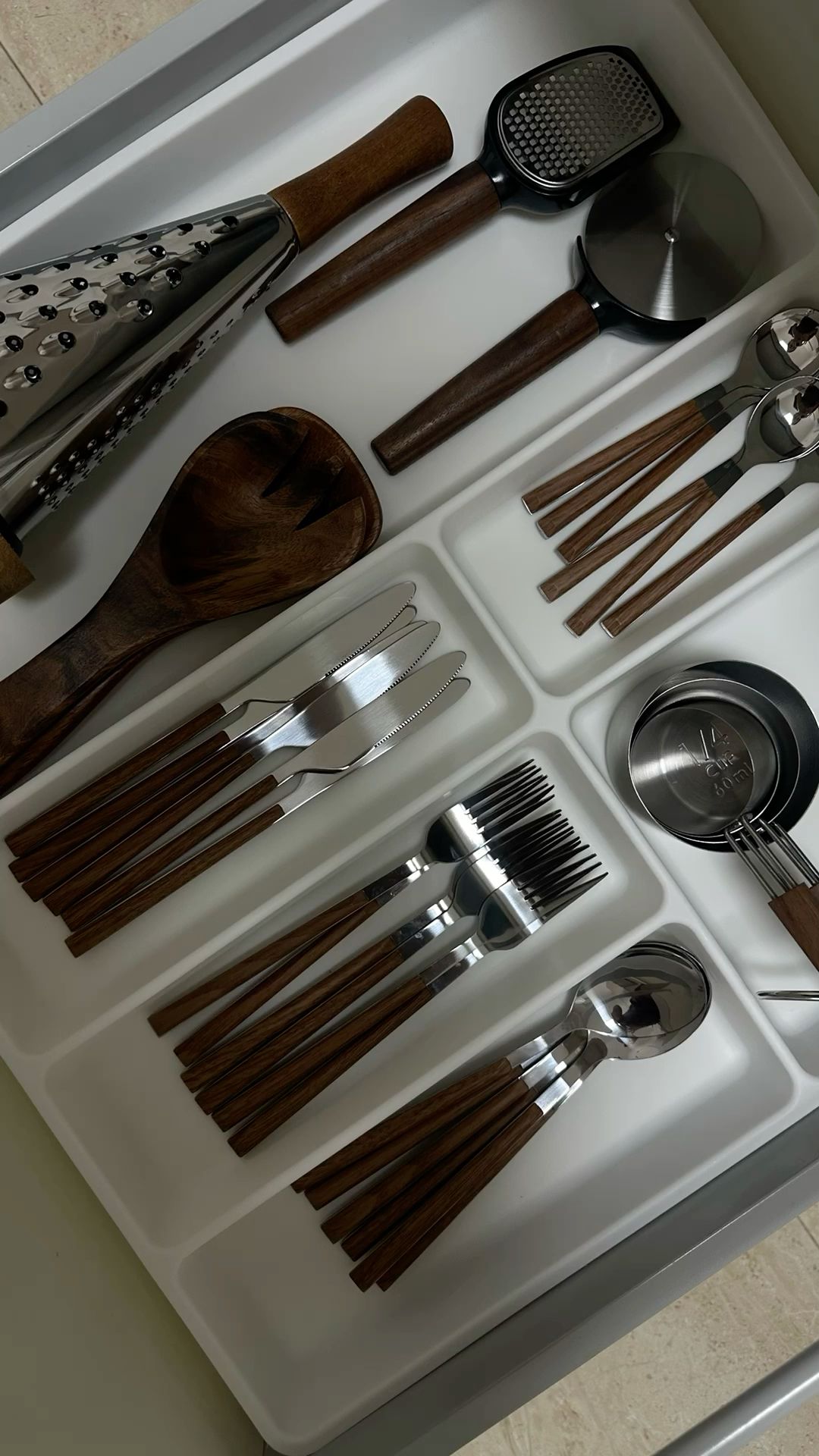 Kitchen Needs, Kitchen Utensils Aesthetic, Knife Set, Tool Drawer Organizer, Kitchen Tools Organization, House Organisation, Kitchen Organization Pantry