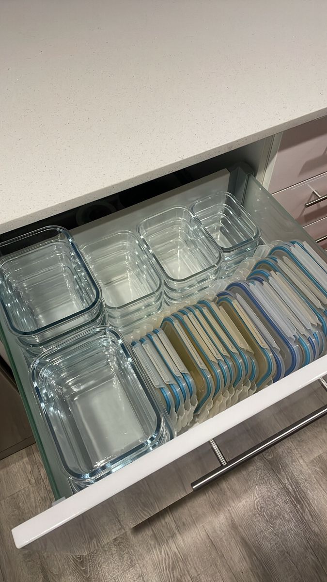 White Kitchen Organization, Organization Apartment, Kitchen Drawers Organization Ideas, Kitchen Organizing Hacks, Organize Kitchen