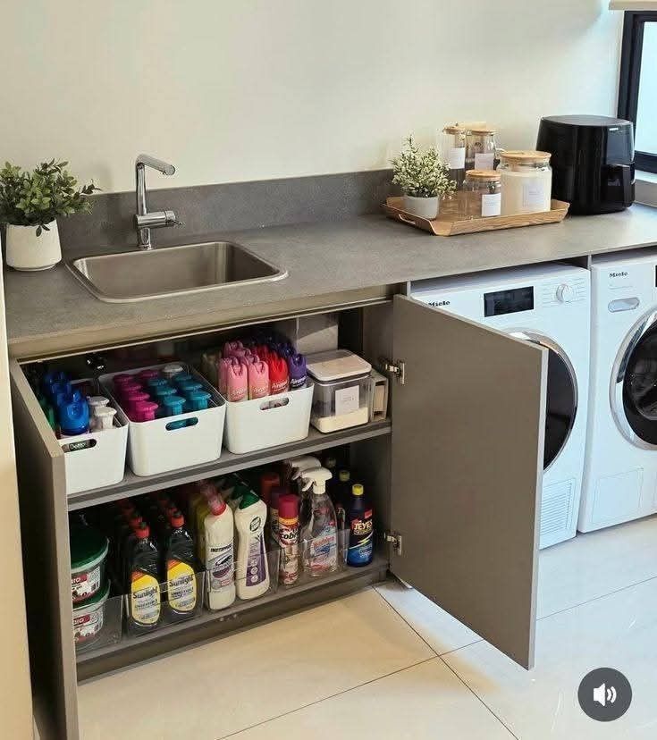 Laundry Organisation, Simple Laundry, Clean Organized House Aesthetic, Laundry Cabinet Organization, Laundry Room Cabinet Organization, Detergent Organization