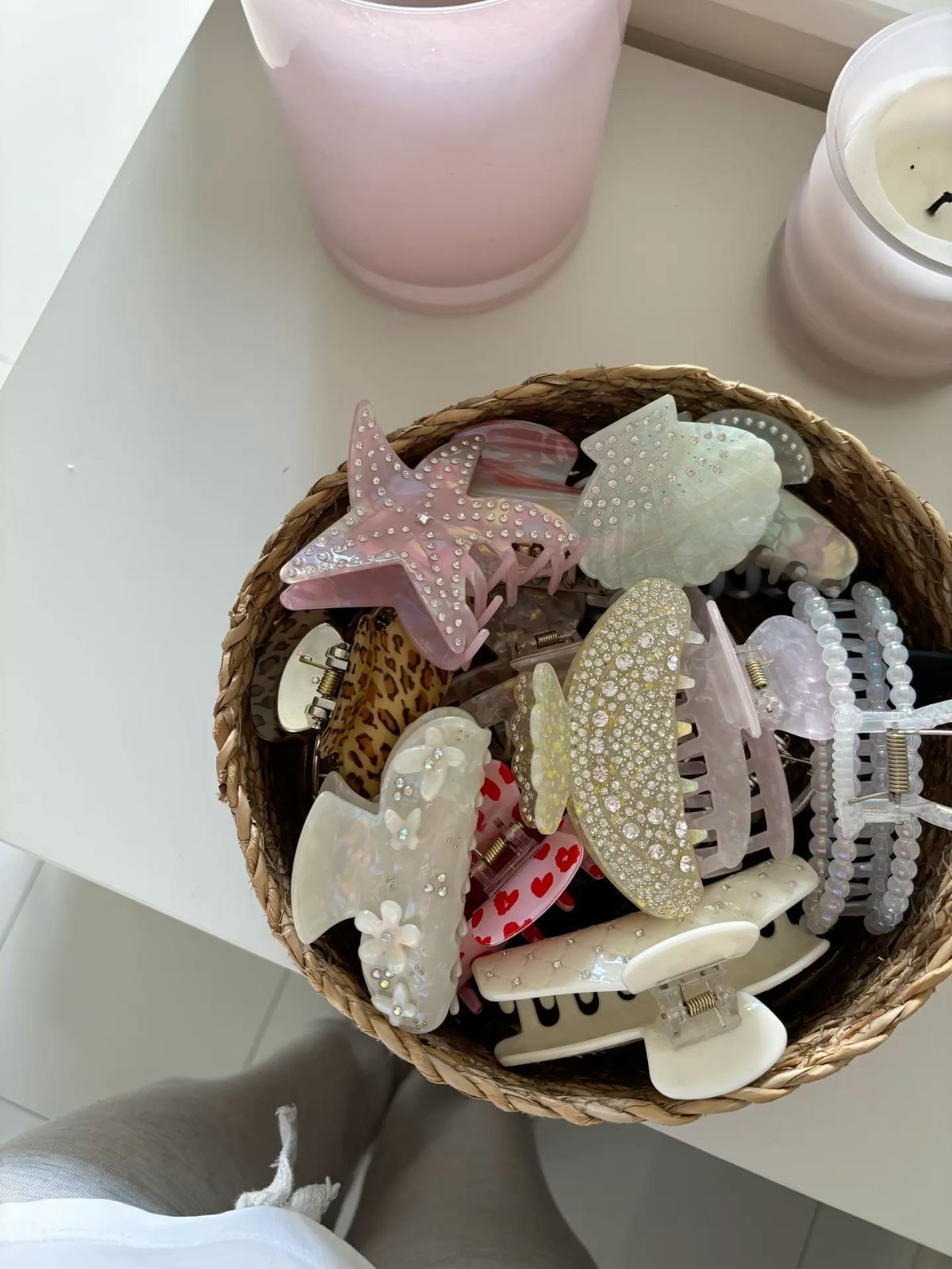 Where To Store Claw Clips, Storing Claw Clips, Claw Clip Decoration Ideas, How To Store Claw Clips, Claw Clip Storage Ideas, Decorating Claw Clips