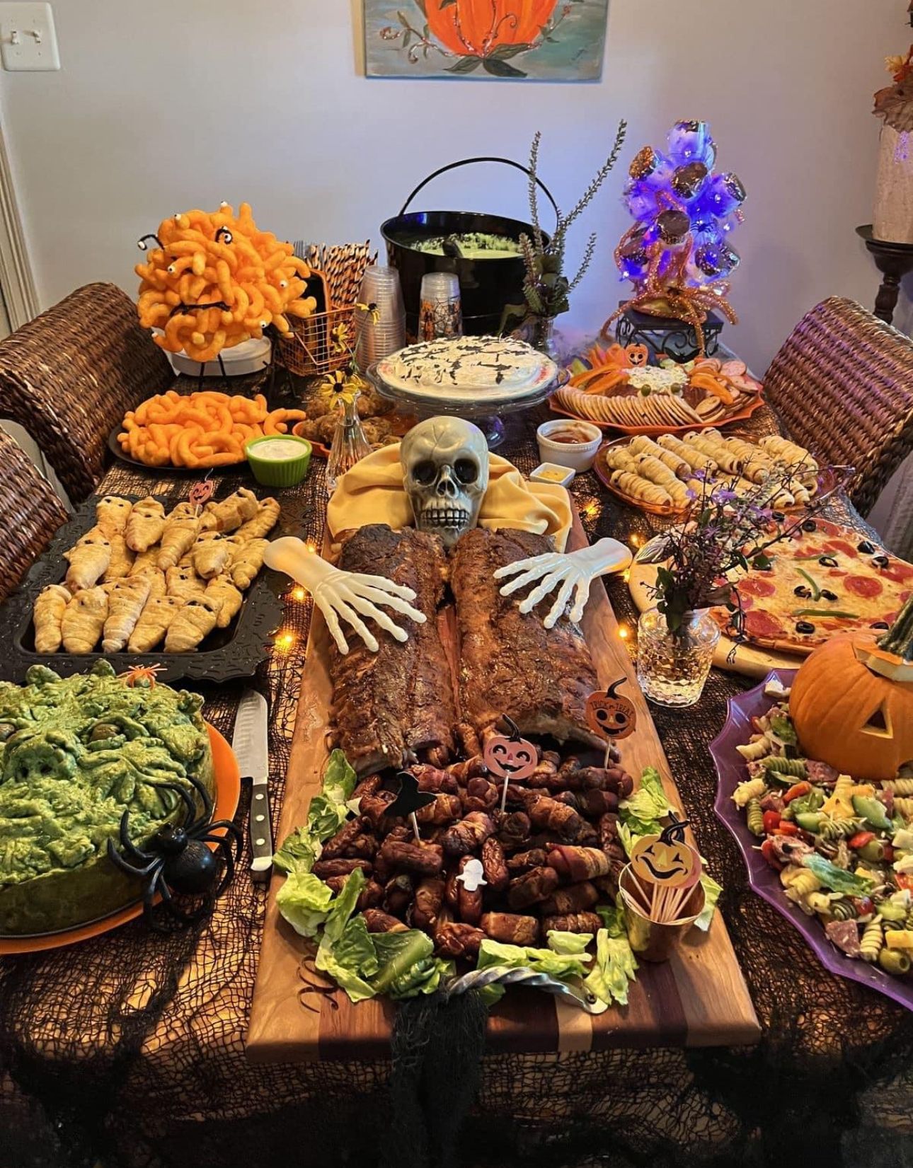 Halloween Food Platter Ideas, Best Halloween Food Ideas, Halloween Food Table Ideas, Scary Food Ideas, Halloween Snack Table Ideas