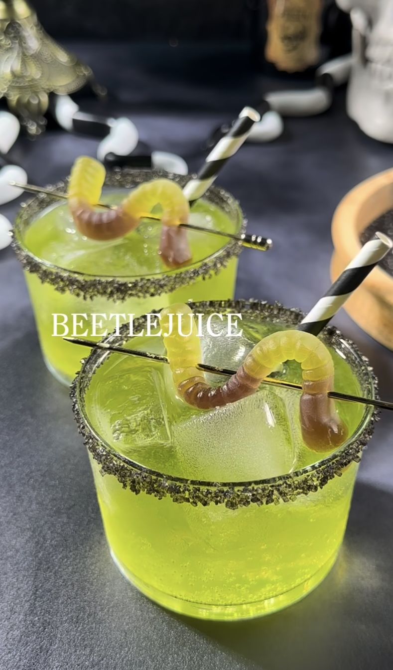 Halloween Cocktials, Funny Cocktail Ideas, Halloween Drinks Ideas, Alcoholic Drinks Halloween, Halloween Themed Cocktails