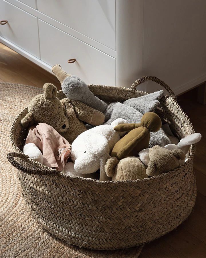 Basket For Toys In Nursery, Cozy Baby Room Accessories, Jellycat Plush For Kids Room, Hygge Baby Room, Bear Basket Nursery, Nursery Teddy Storage, Pottery Barn Animal Basket, Teddy Storage Nursery, Toys In A Basket