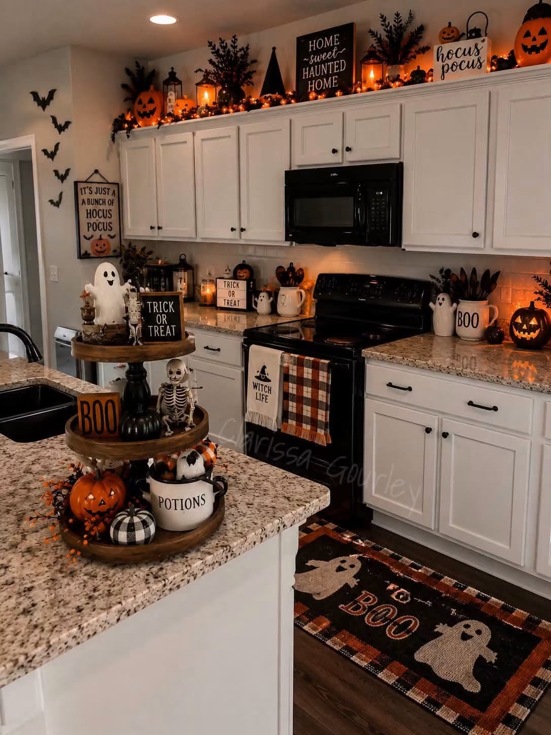 Halloween Decorated Kitchen, Halloween Apartment Aesthetic, Halloween Kitchen Decor Setup, Halloween Aesthetic Kitchen