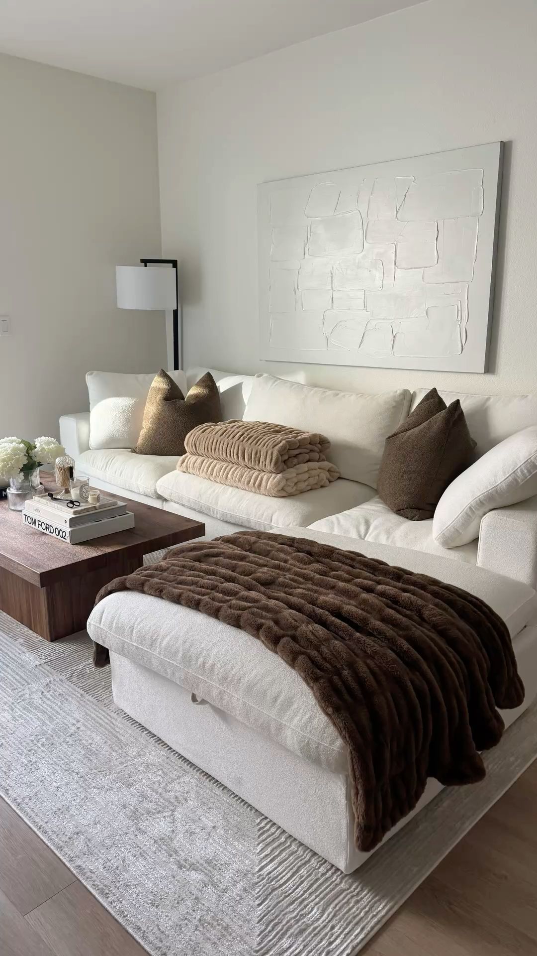White Living Room Decor and Organization Inspiration