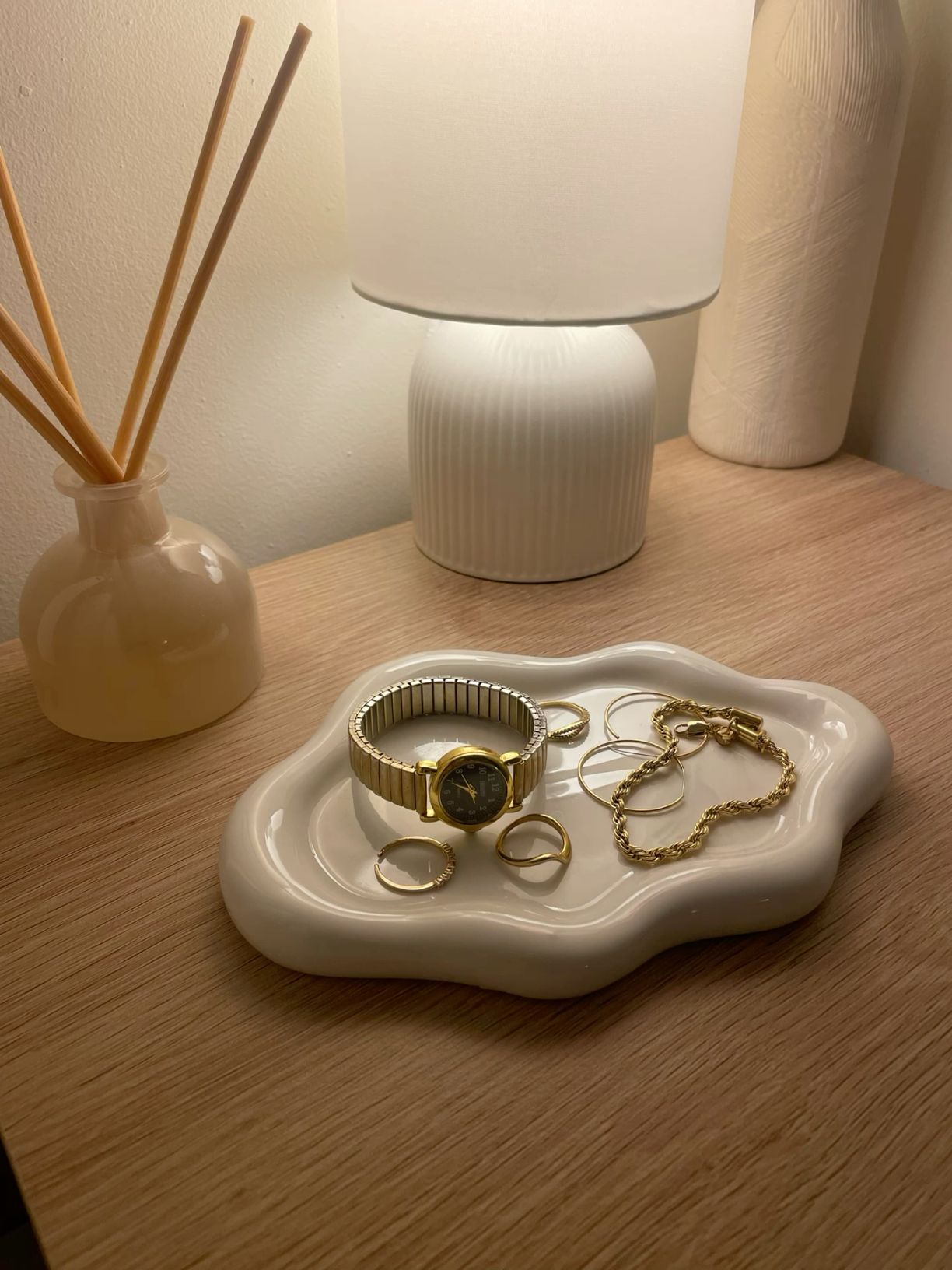 Jewelry Holders Clay, Ceramic Pottery Jewelry Holder, Jewelry Tray Ideas, Jewelry Pot, Trays Decor, Jewlery Bowl, Jewellery Plate Decoration