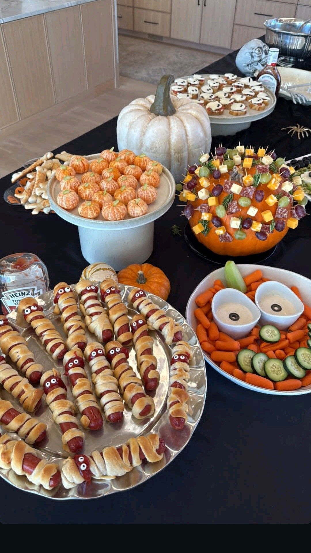 Halloween Inspired Birthday Party, Toddler Halloween Party Ideas, Halloween Food Table Ideas, Fall Halloween Party