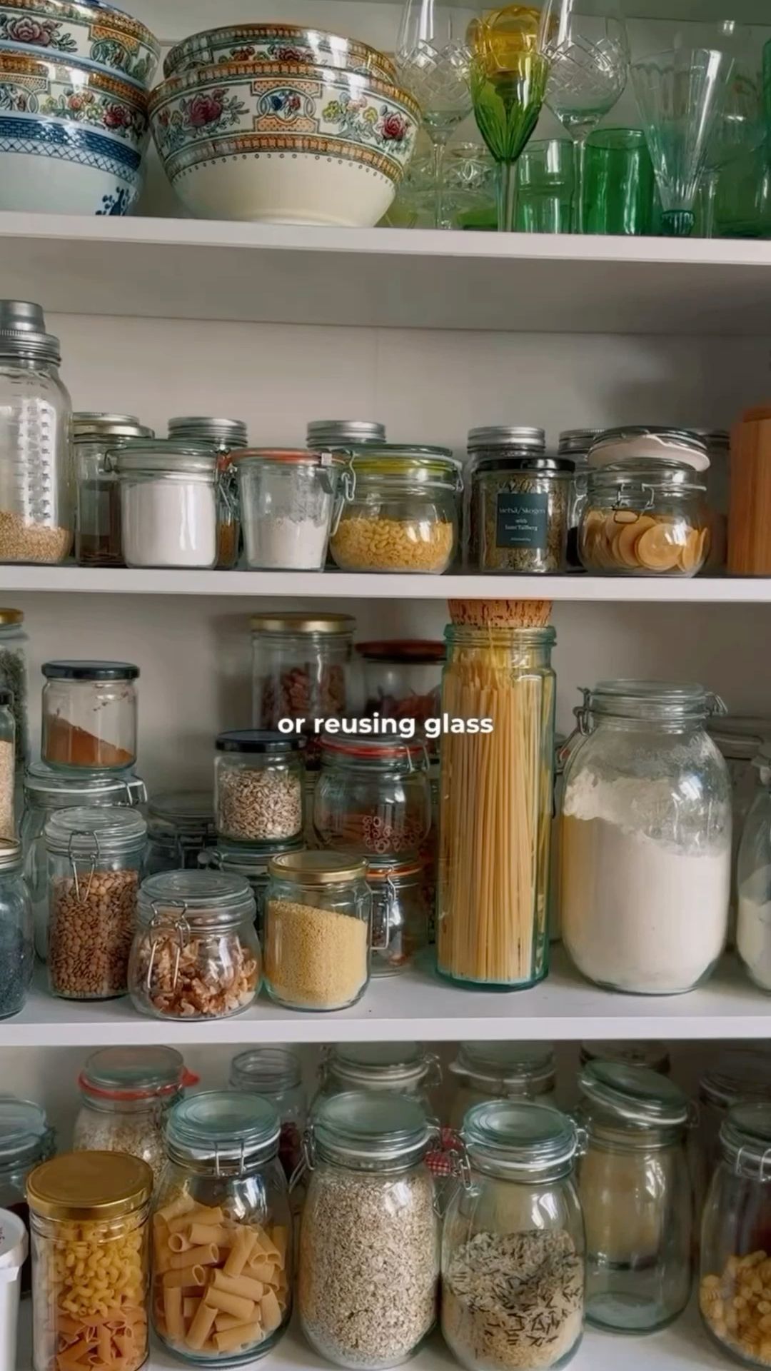 What To Put In Kitchen Jars, Apartment Food Storage, Canister Ideas, Organizing Small Apartments, Chic Apartment Kitchen, Organization Ideas For Apartments