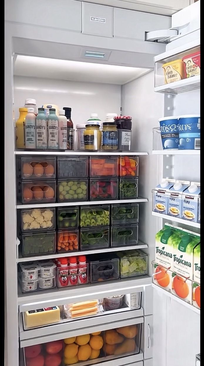 Fridge Organizer Containers, Organized Food, Organize Food, Refridge Organization, Organizing Ideas For Fridge, Commercial Fridge Organization