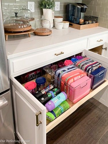 Organizing Food Storage, Dolls Organization Ideas, Kids Kitchen Organization Ideas, Kids Kitchen Organization, Kids Kitchen Cabinet Organization