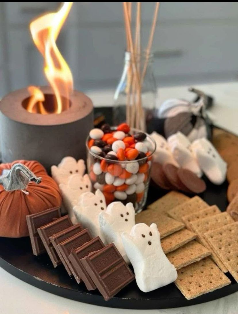 Halloween Smores Bar, Halloween S’mores Charcuterie, Halloween Themed S’mores, S’mores Ghost Dip, Spooky Night Ideas Food