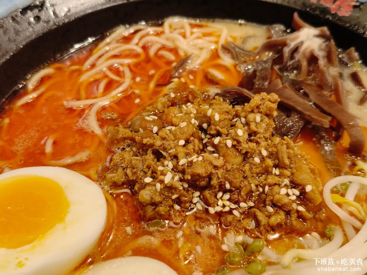 樂麵屋大直美麗華店 樂麵屋大直美麗華店菜單 樂麵屋大直美麗華店推薦 中山區美食 中山美食 整體吃起來，味道還是怪怪的，還是推薦吃一般的日式拉麵會比較好，不要來這裡吃這種特殊口味。 @下班族的美食計劃