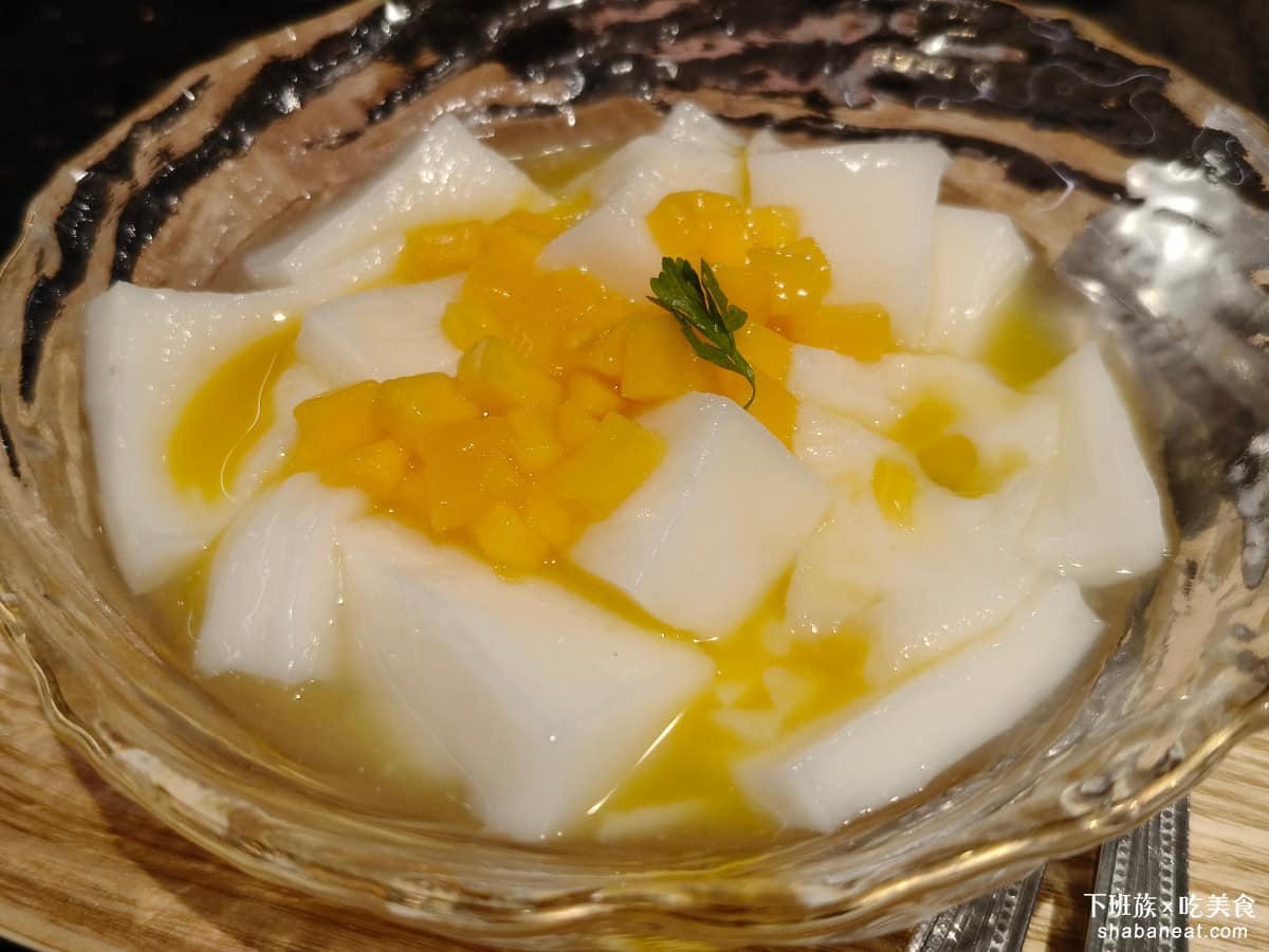 金澤美味壽司 SOGO忠孝 SOGO忠孝菜單 SOGO忠孝推薦 大安區美食 大安美食 忠孝復興美食 芒果杏仁豆腐 冰涼涼的吃起來還不錯，杏仁的味道也很相濃，只不過價格偏貴。 @下班族的美食計劃