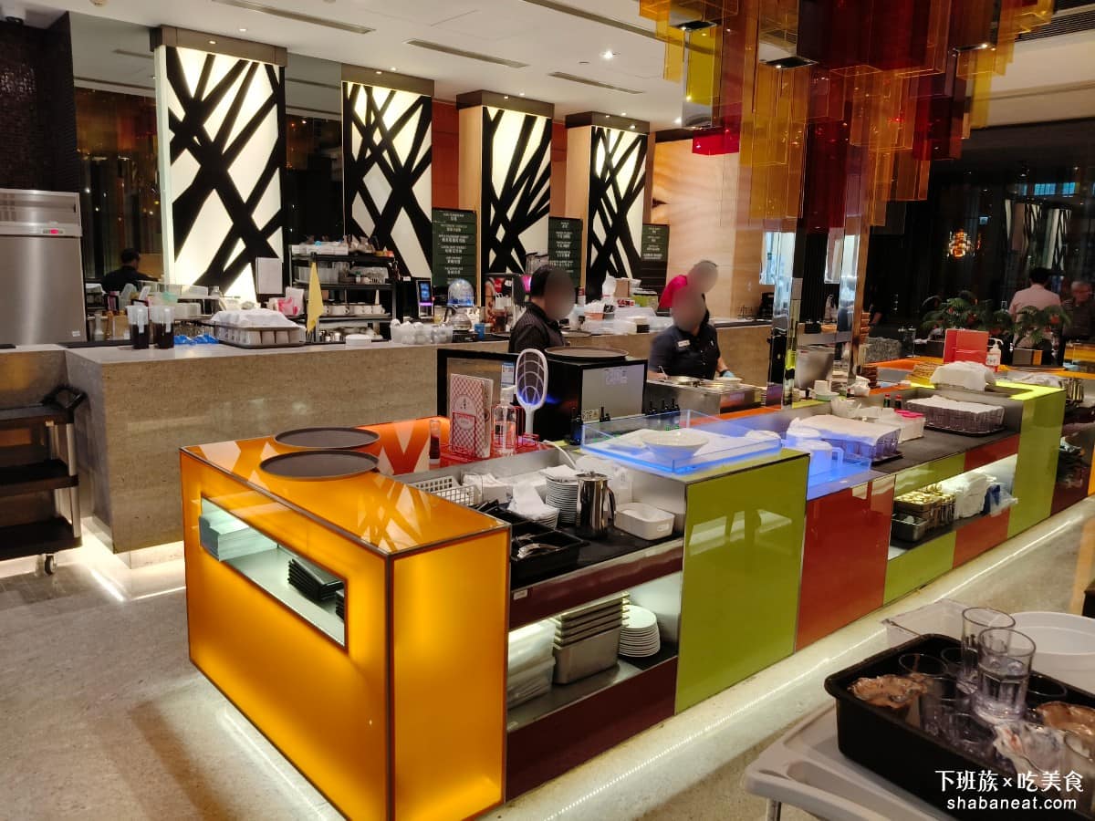 SWENSEN'S 双聖大安店 双聖大安店菜單 双聖大安店推薦 大安區美食 大安美食 大安站美食 彩繪玻璃燈的裝飾元素有延續下來，算是大安店和舊時雙聖之間少數的視覺連結。 @下班族的美食計劃