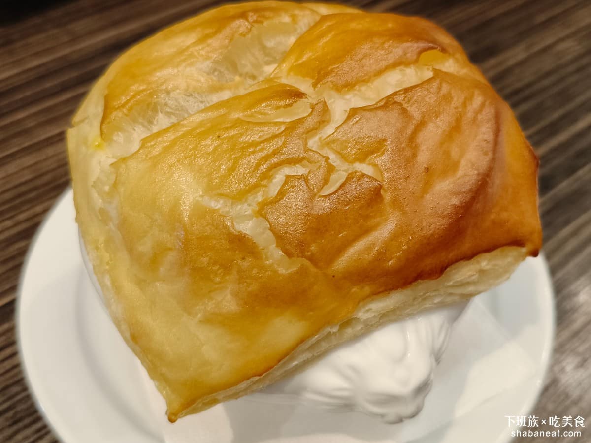 SWENSEN'S 双聖大安店 双聖大安店菜單 双聖大安店推薦 大安區美食 大安美食 大安站美食 每日精選酥皮湯 今天的是巧達蛤蜊湯，蛤蜊的份量給得相當多，另外有馬鈴薯，湯底濃稠整體喝起來偏鹹，但還蠻好喝的，上頭那層酥皮烤得酥脆。問題就是一碗要 200 塊，以一碗湯來說，價格真的偏貴，建議搭套餐點比較值。 @下班族的美食計劃