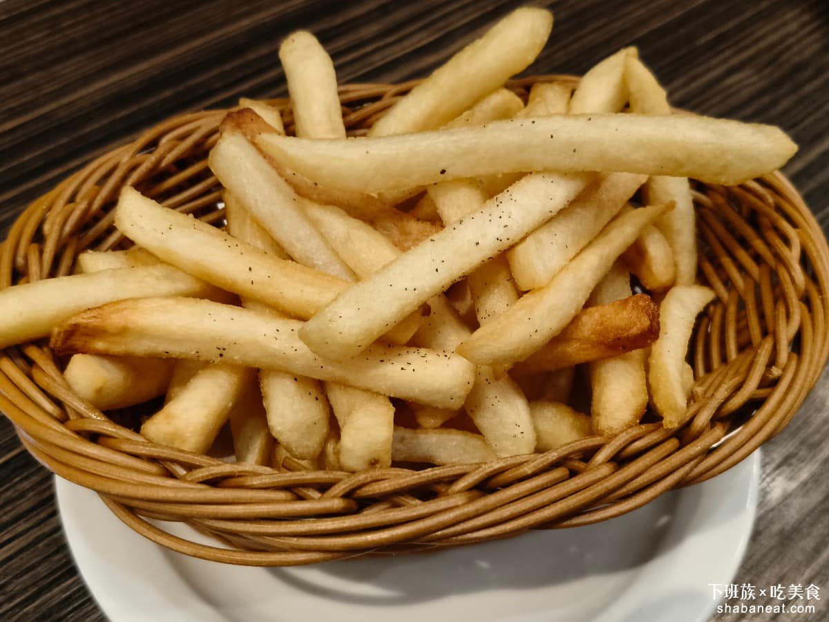 SWENSEN'S 双聖大安店 双聖大安店菜單 双聖大安店推薦 大安區美食 大安美食 大安站美食 薯條 一份是 100 塊，份量非常多，薯條的厚度非常外，皮沒有炸得很脆，吃起來的感覺蠻普通的。 @下班族的美食計劃