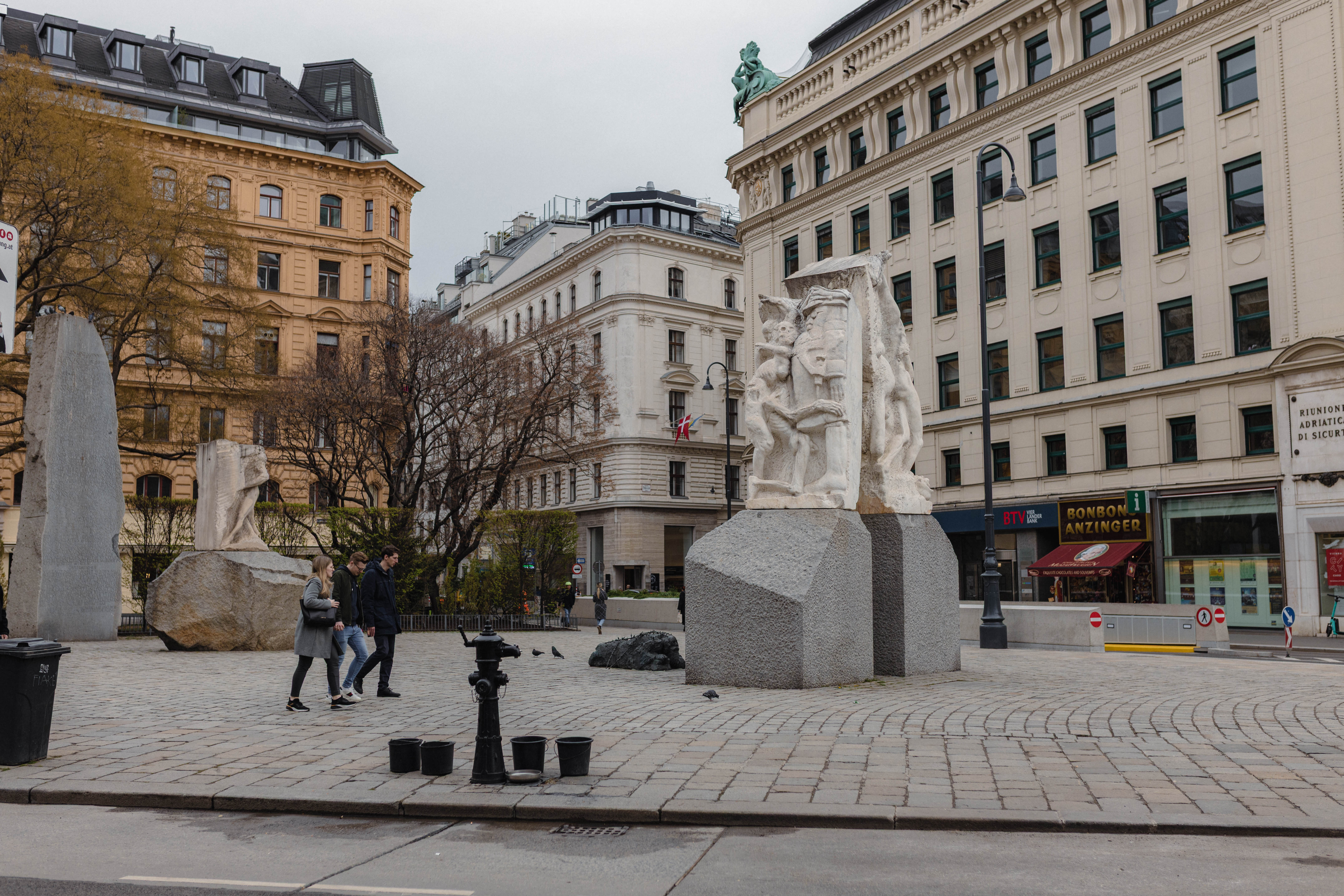 Vienna 48