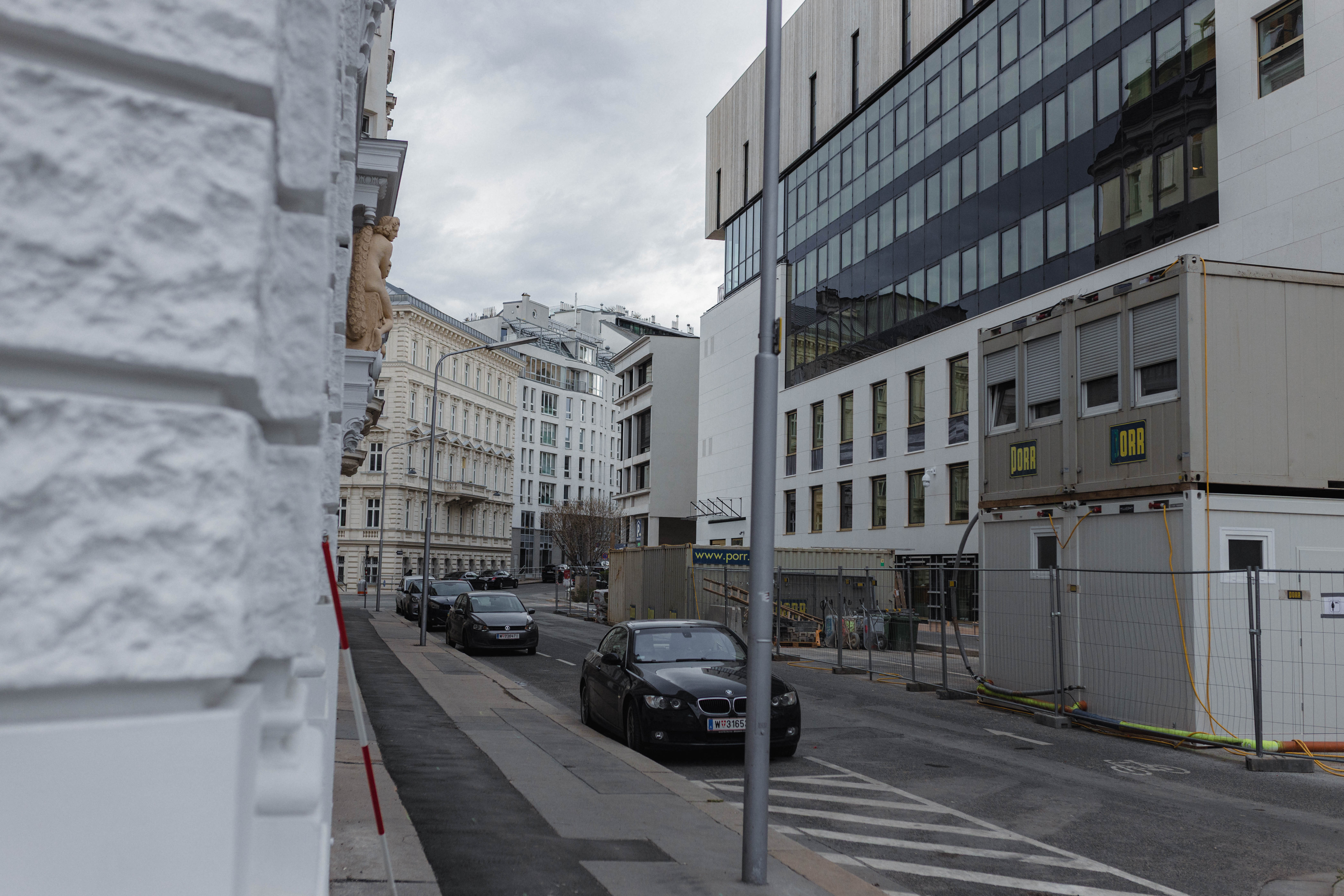 Vienna 325