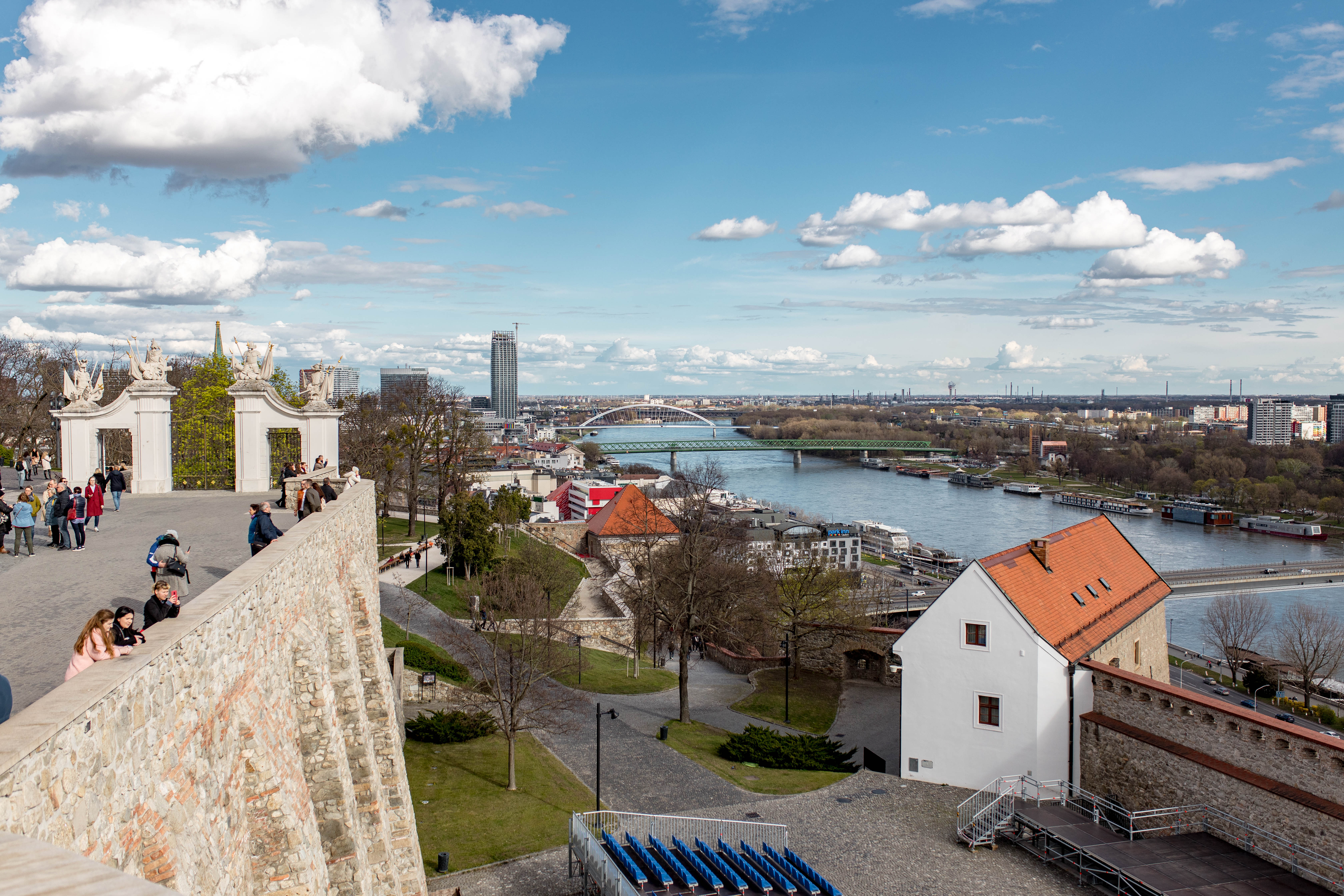 Bratislava 372