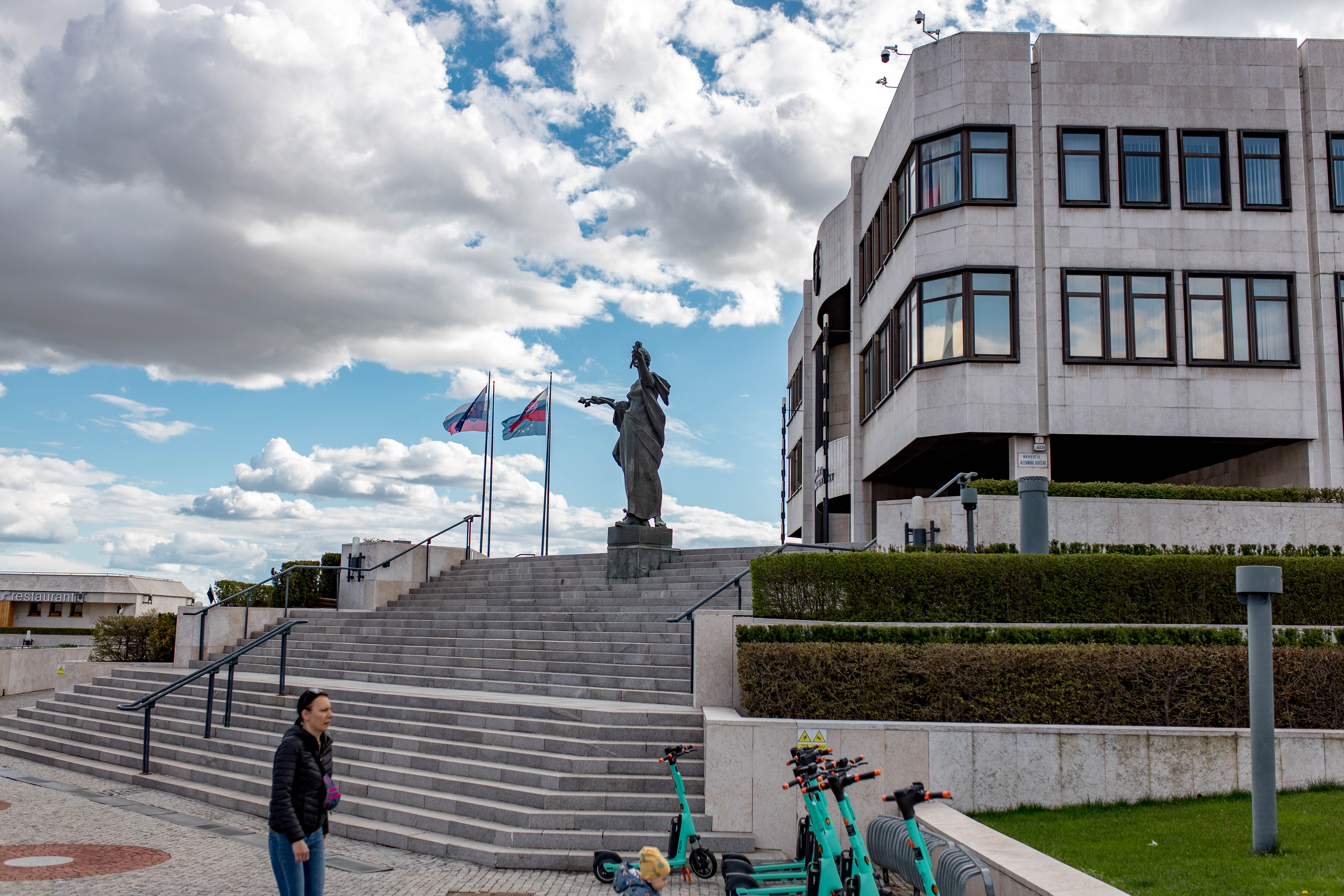 Bratislava 384