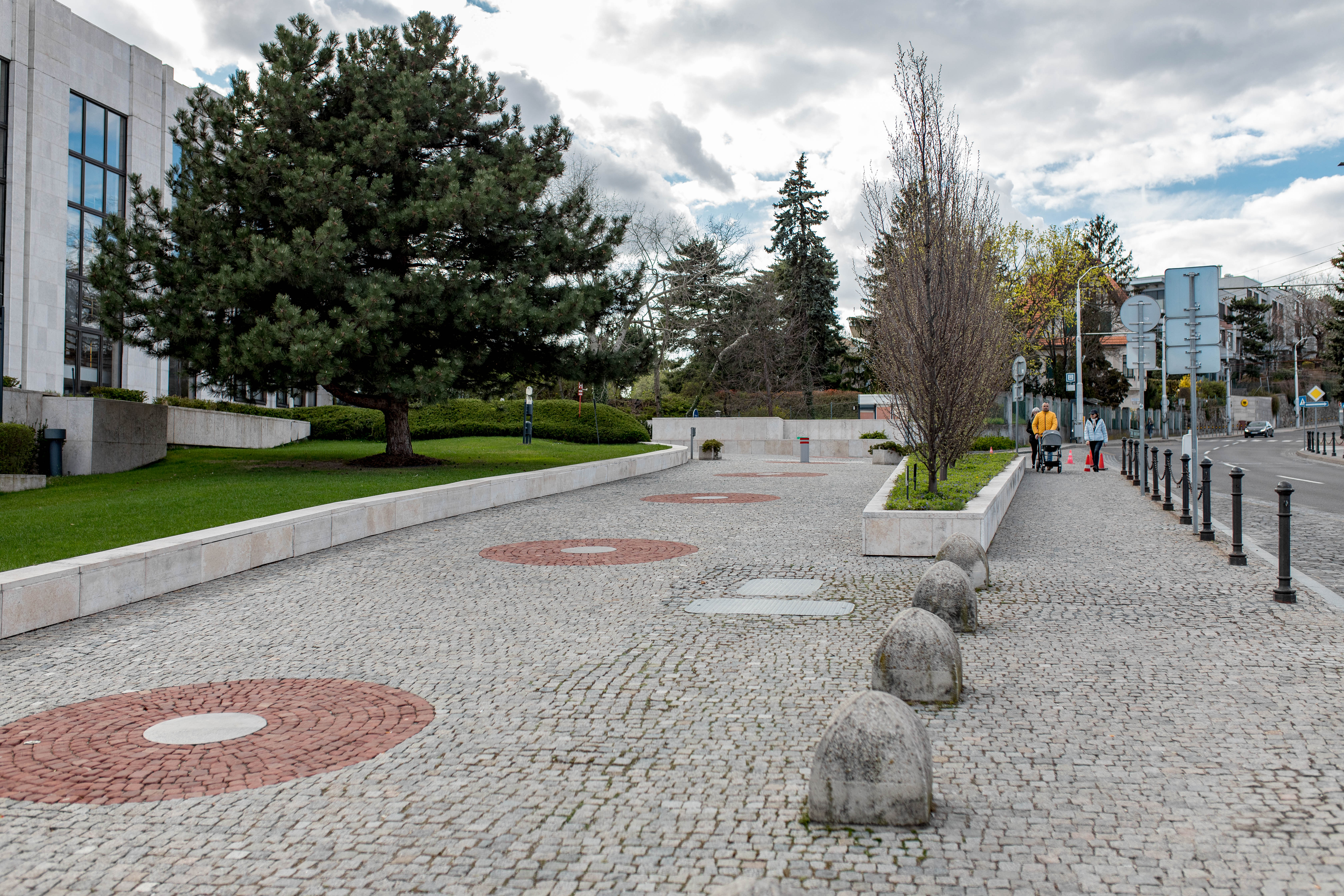 Bratislava 385