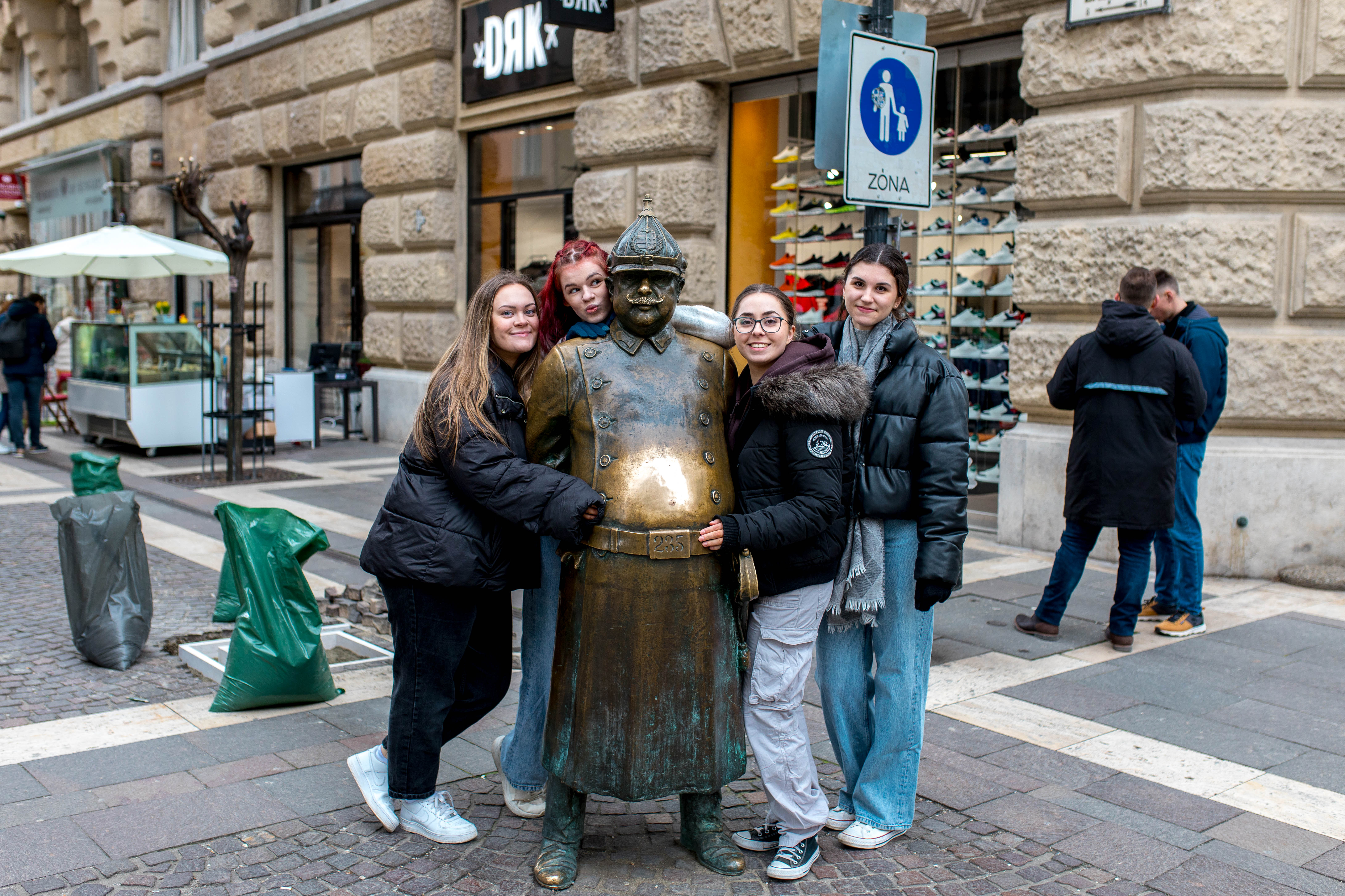Budapest 212