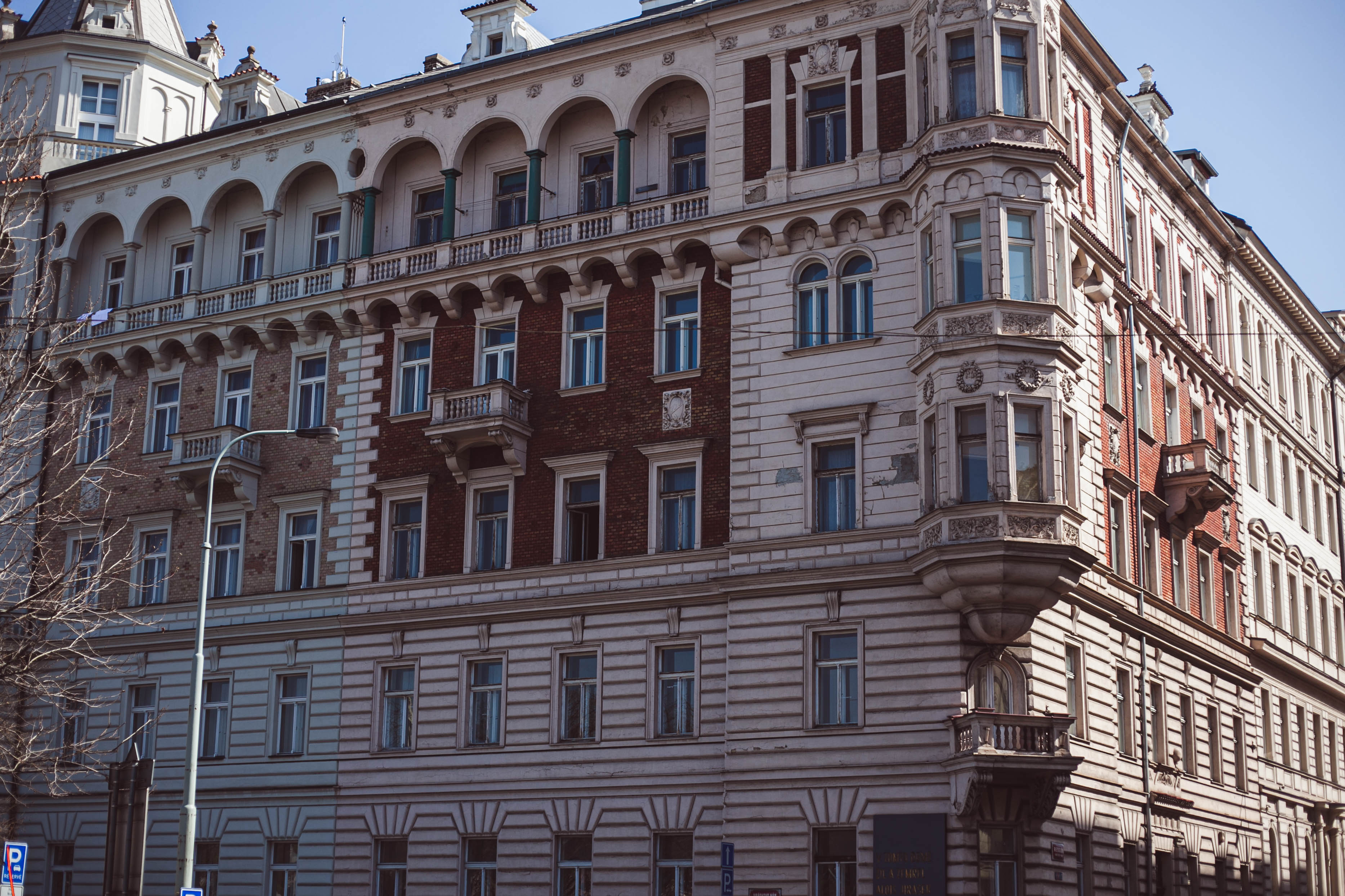 Prague 325