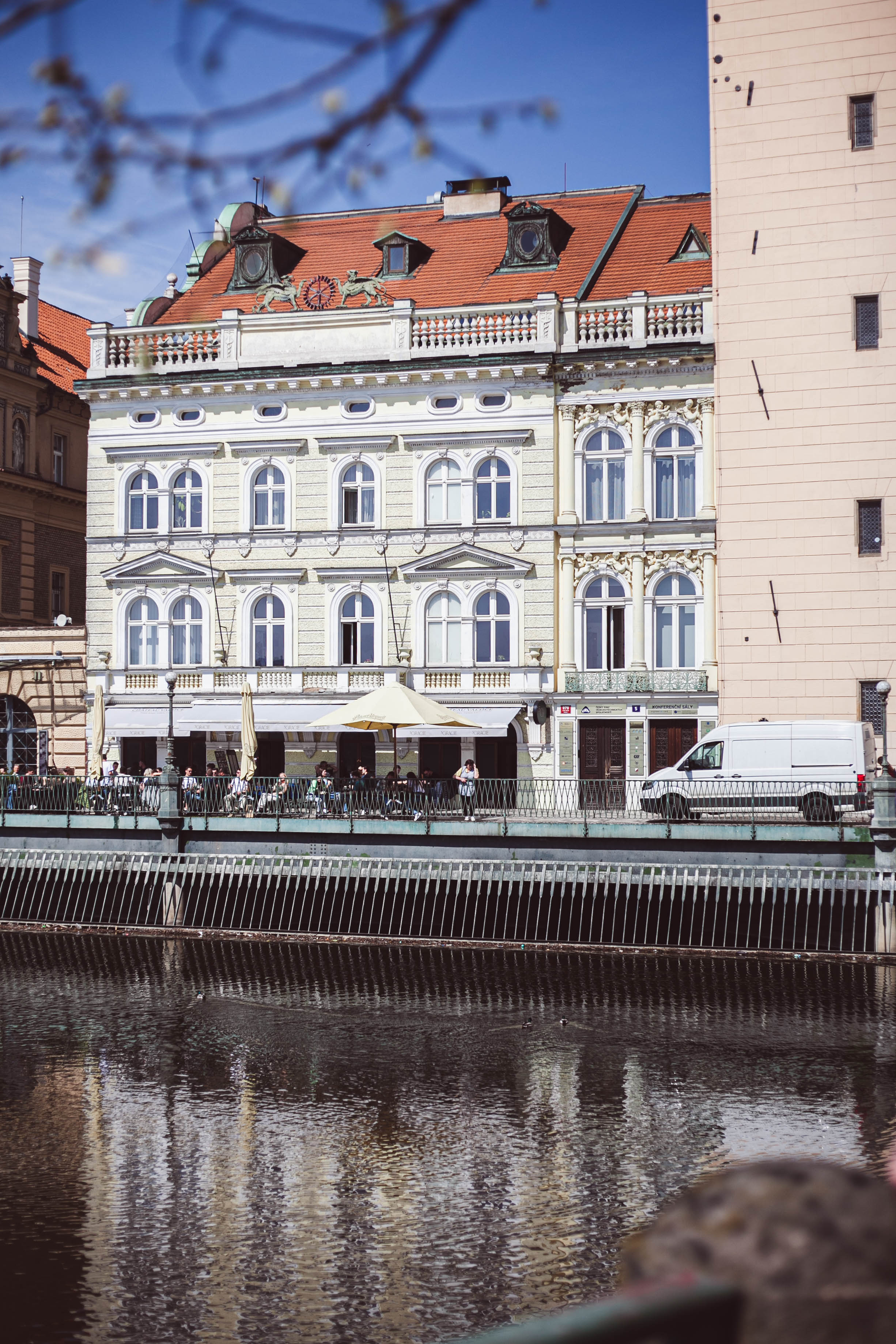 Prague 370