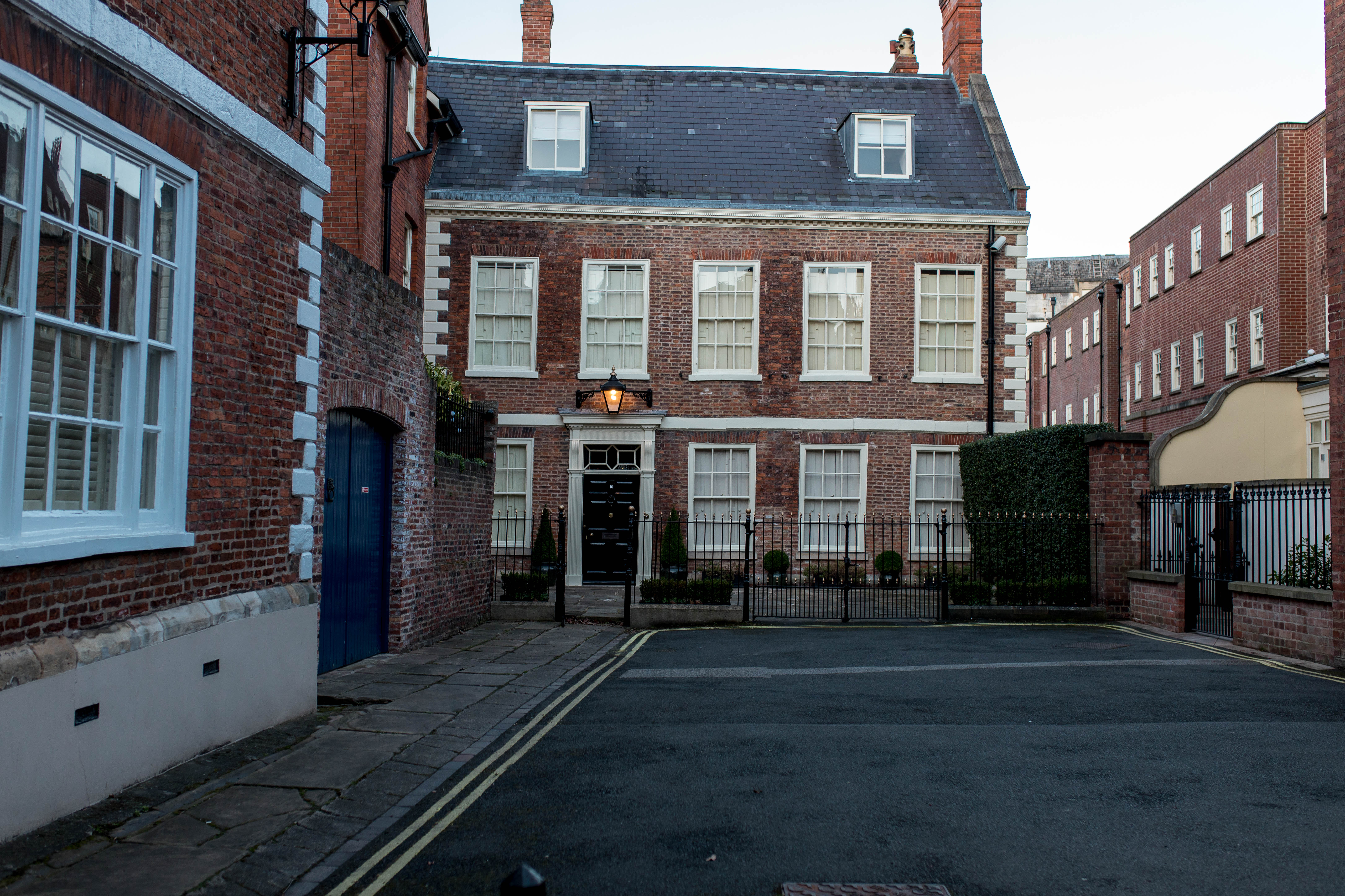 York 281