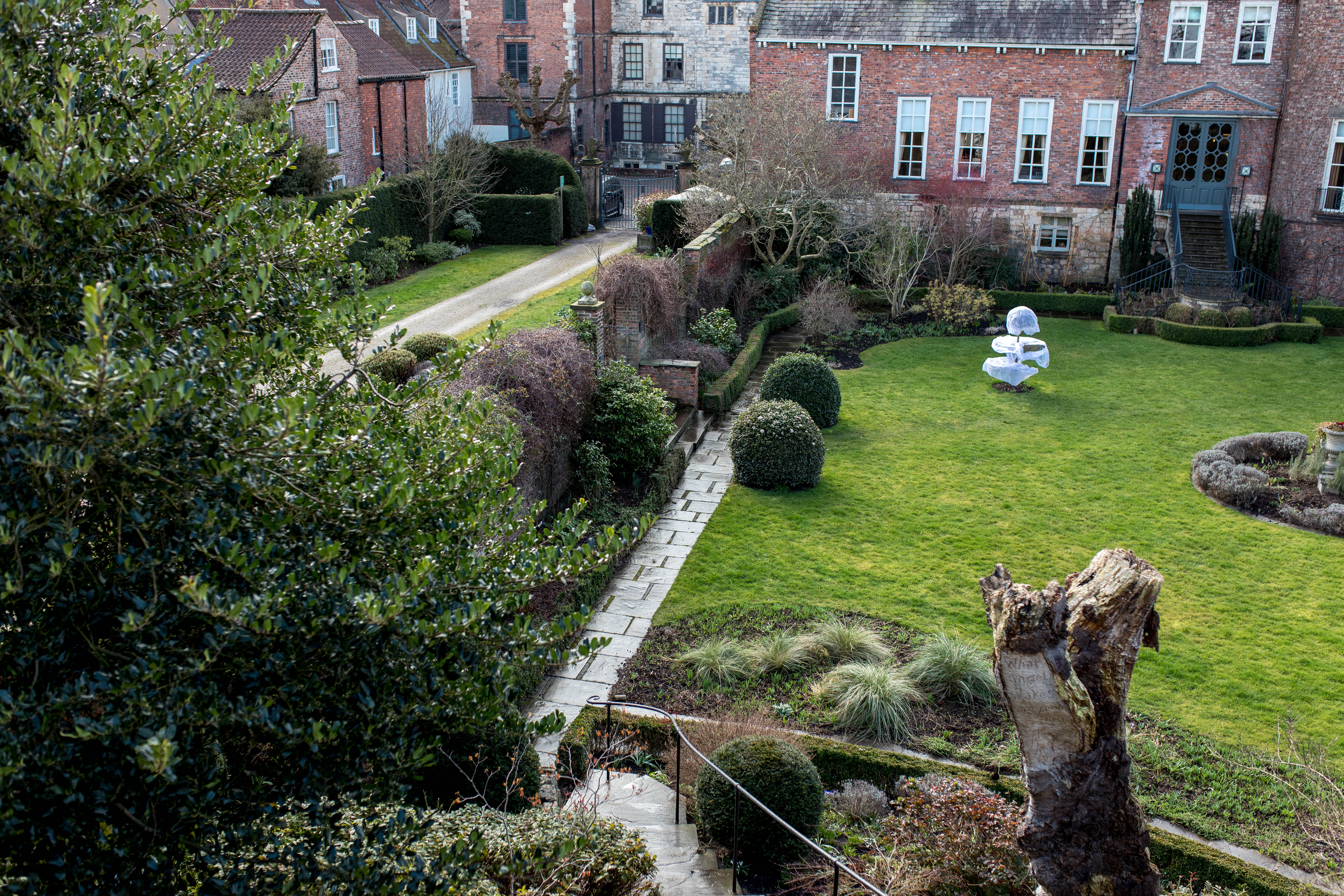 York 557