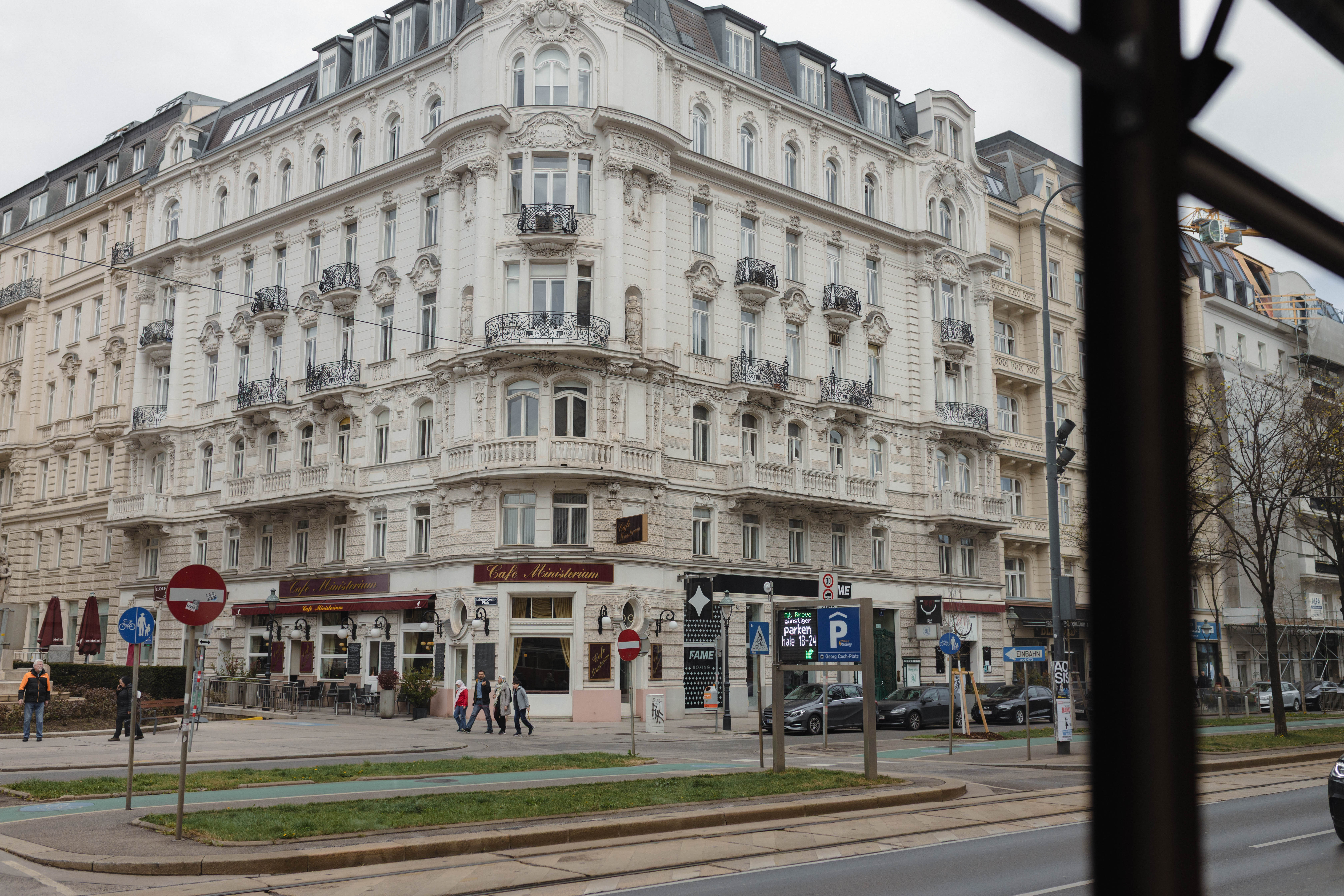 Vienna 636