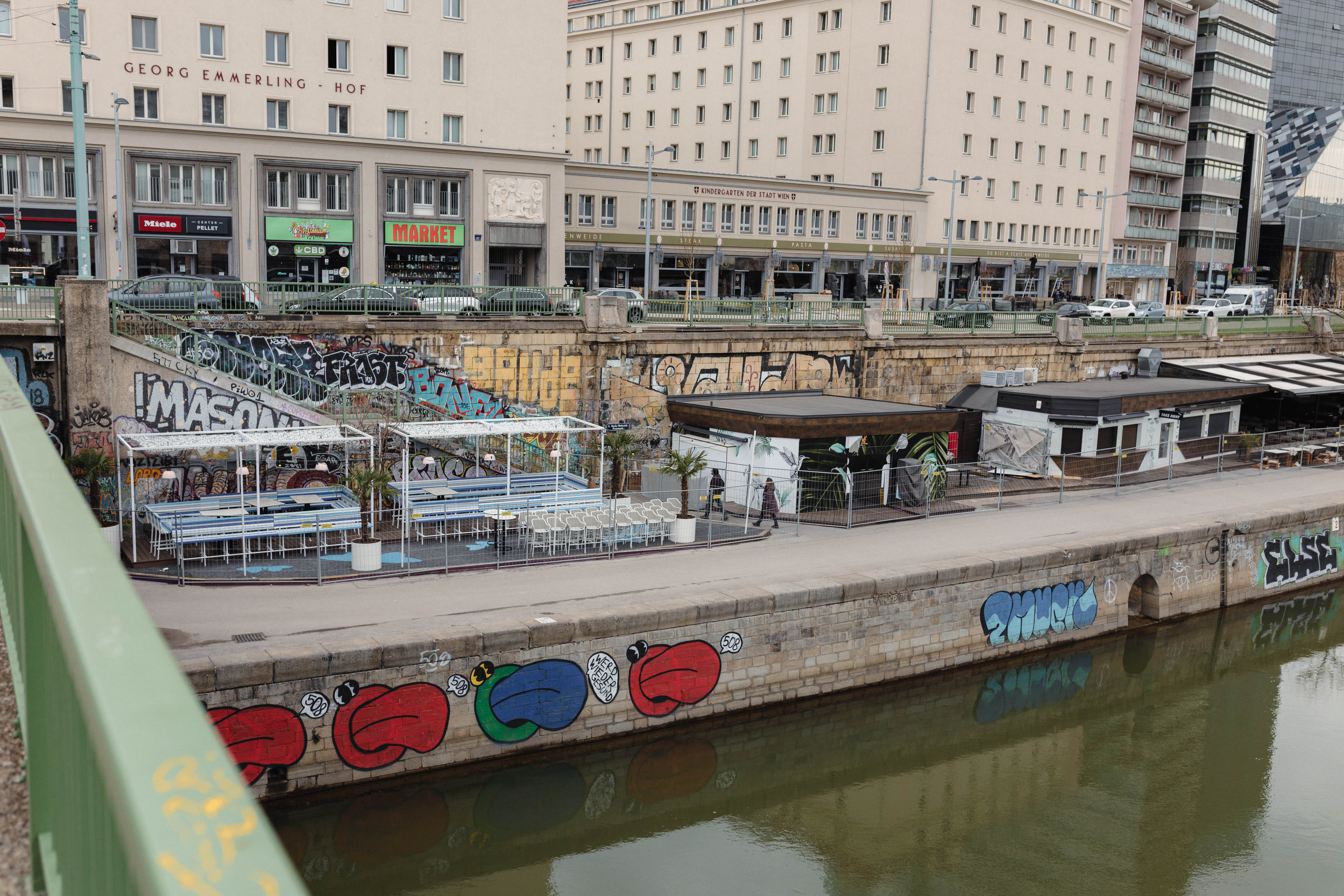 Vienna 696