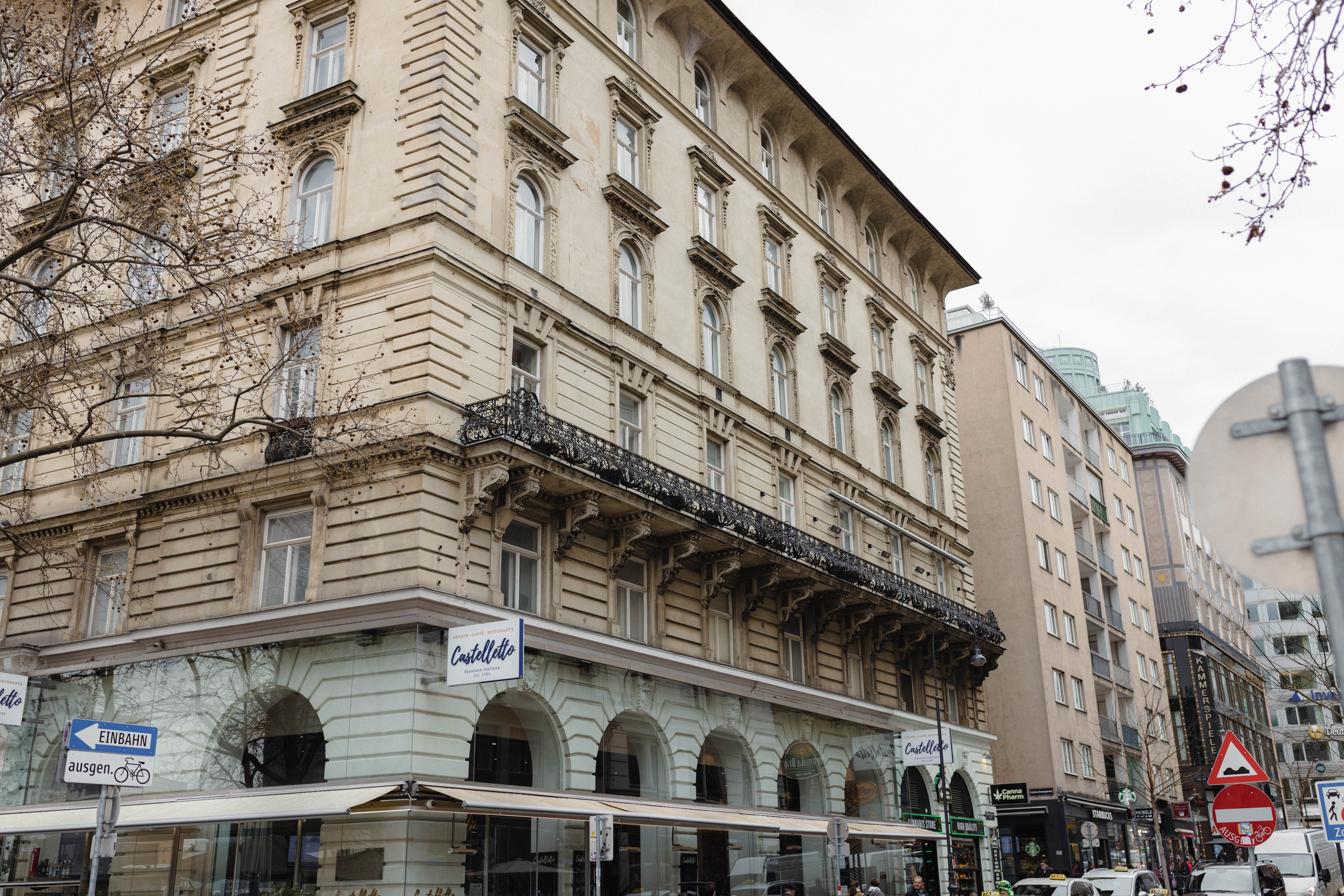 Vienna 702