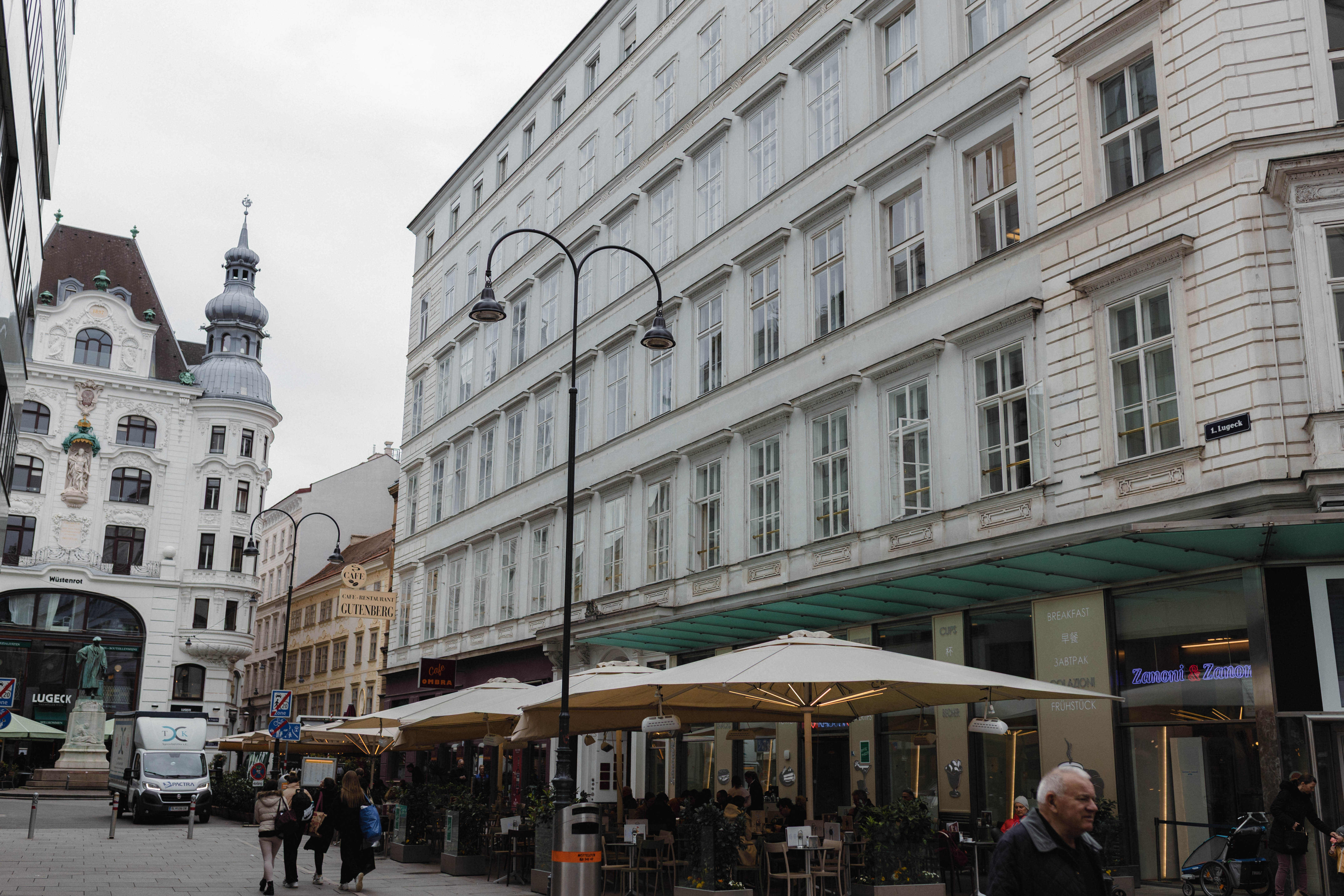 Vienna 736
