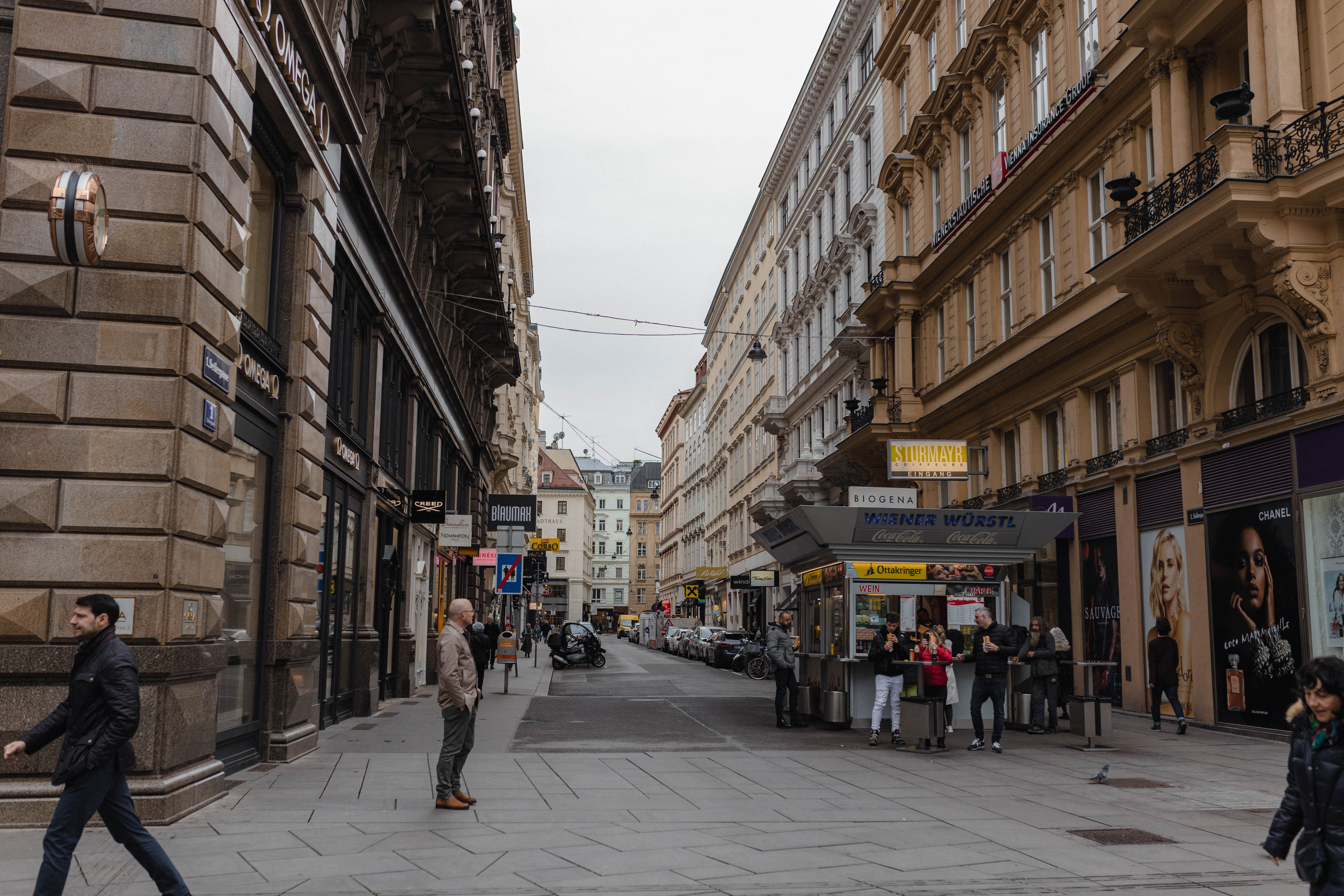 Vienna 832