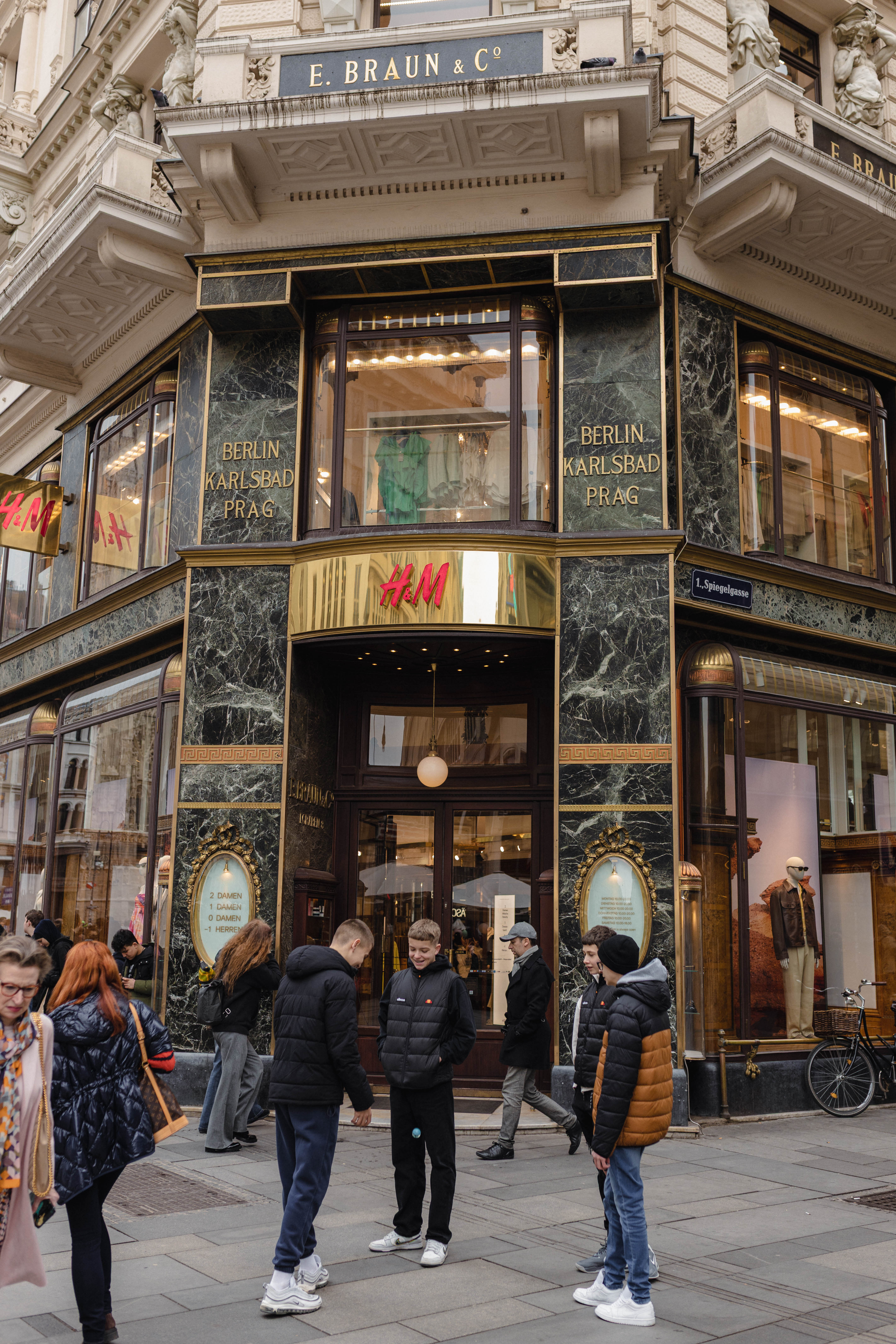 Vienna 835