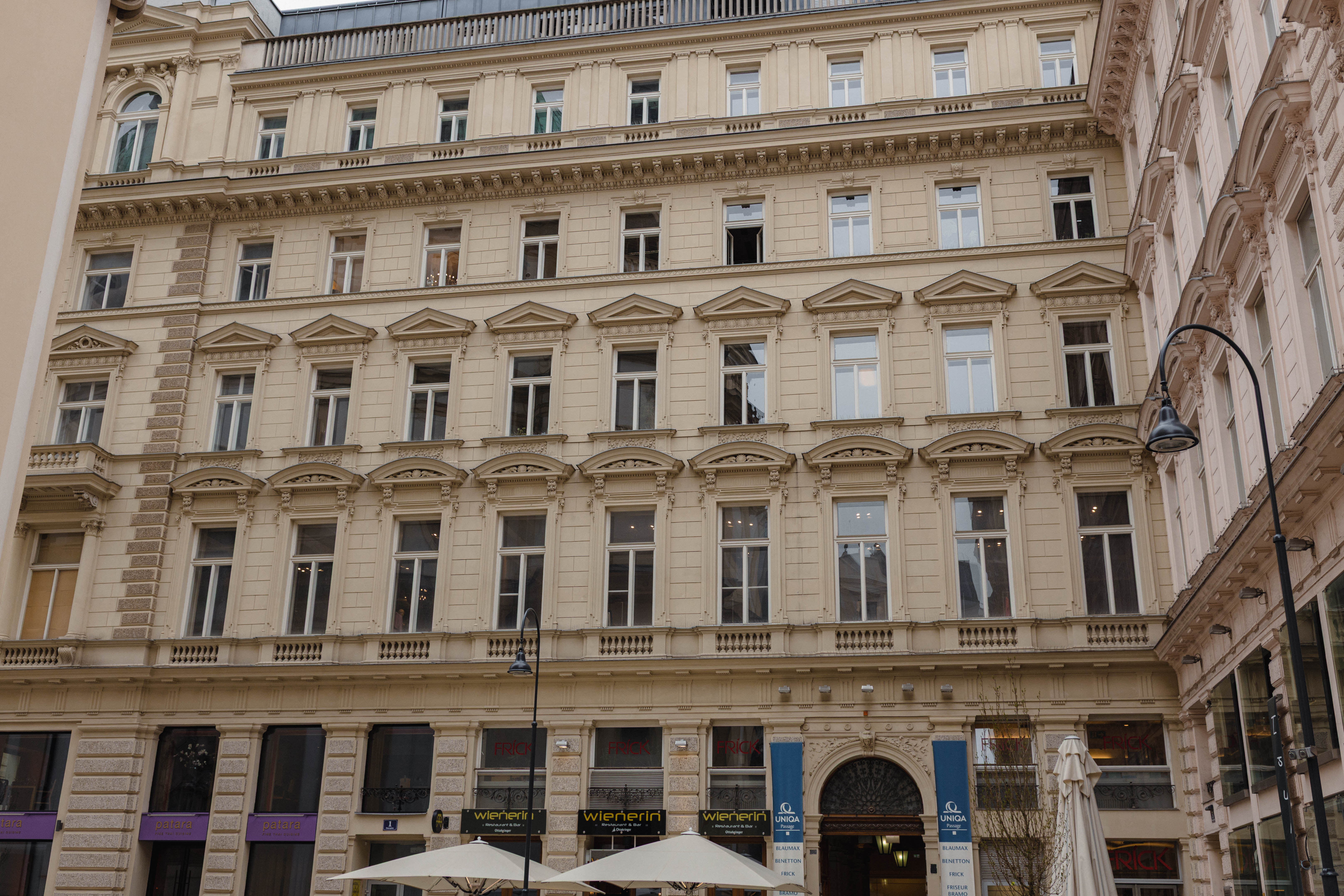 Vienna 852