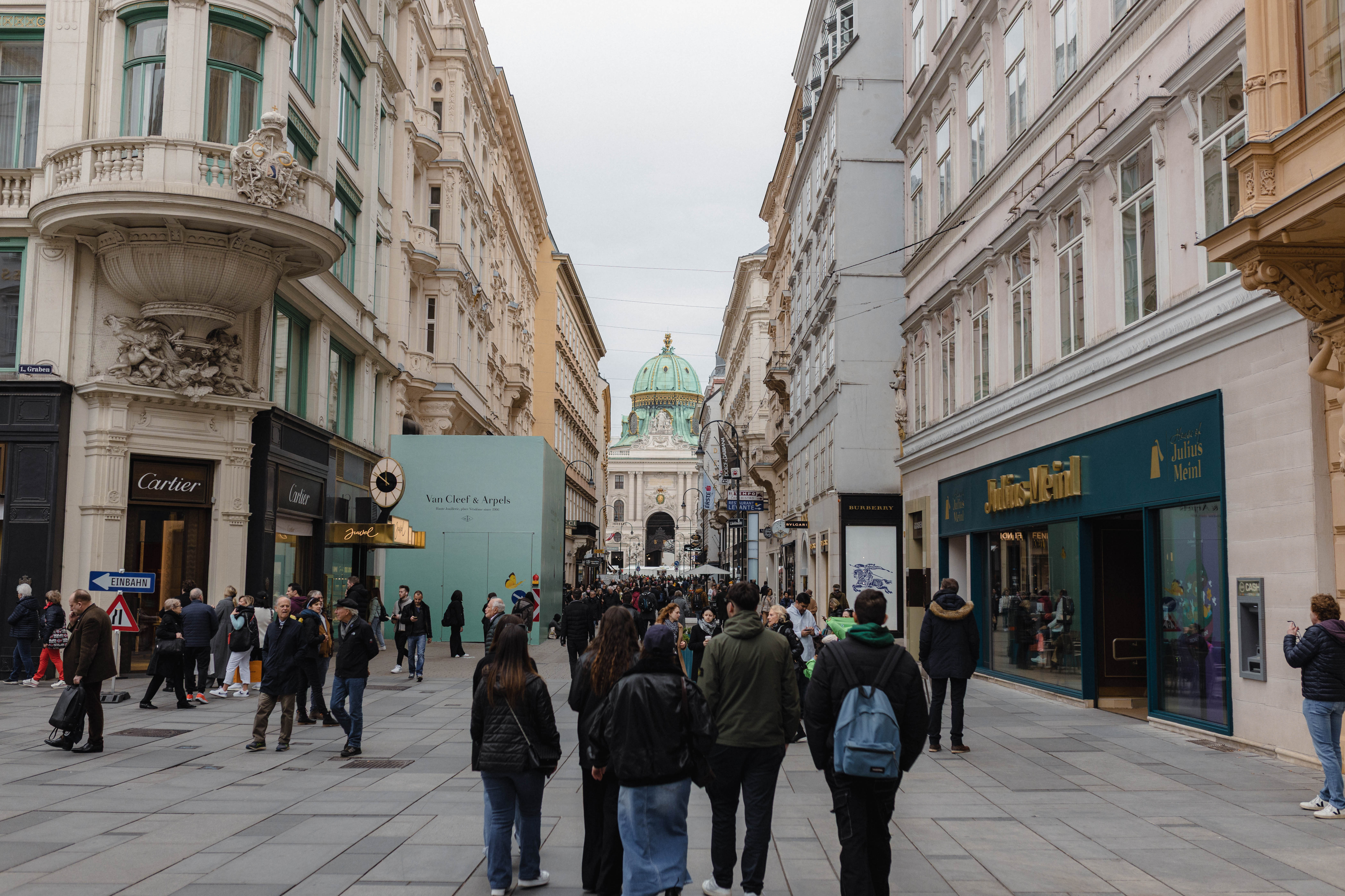 Vienna 883